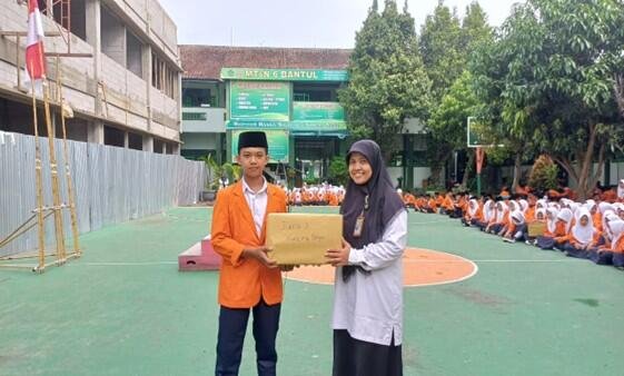 Siswa Kelas 8E Raih Juara 1 Lomba Kancing Baju pada Classmeeting MTsN 6 Bantul 46 WhatsApp Image 2026 01 08 at 08.52.43