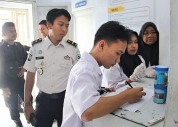 Pastikan Bebas Narkoba, Lapas Bengkulu Tes Urine Pegawai dan Peserta Magang 50 Lapas Bengkulu, Tes Urine Lapas, Pegawai Lapas, Peserta Magang Lapas, Pemasyarakatan, Ditjenpas, Bebas Narkoba, Integritas Aparatur
