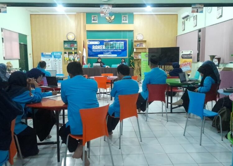 Raker Hari Kedua MTsN 9 Bantul Fokus pada Pemaparan dan Finalisasi Program Kerja Tiap Bidang 46 WhatsApp Image 2026 01 09 at 14.39.02