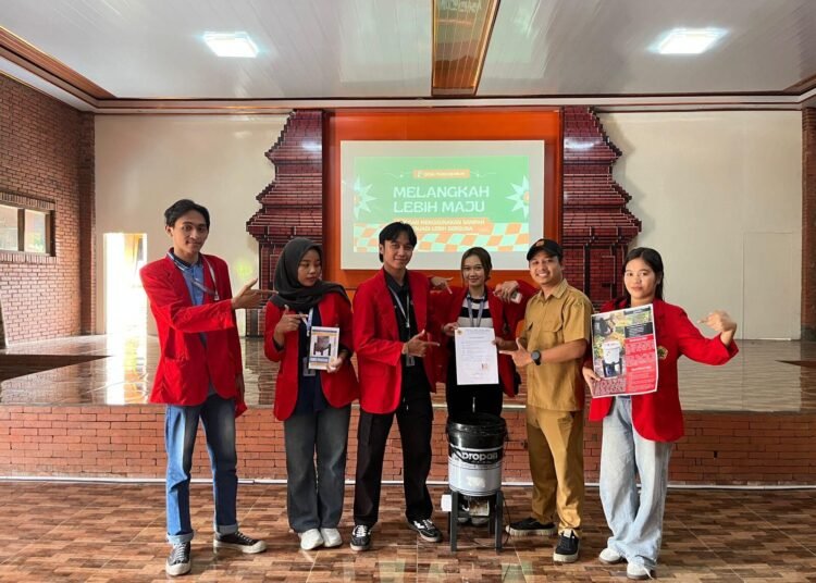 Dari Sampah Menjadi Manfaat: Pemanfaatan Mesin Pencacah Organik oleh Mahasiswa UNTAG Surabaya 1945 46 Lampu Sensor Otomatis