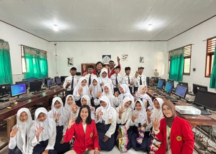 Mengubah Limbah Kertas Menjadi Ide Usaha: Membangun Jiwa Wirausaha dan Kreativitas Pelajar SMPN 3 Pacet 46 WhatsApp Image 2026 01 14 at 17.40.05