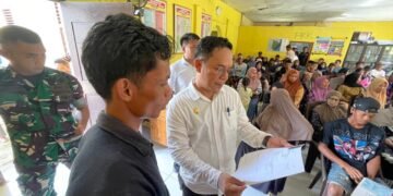 Reforma Agraria Terus Bergerak, Kantor Pertanahan Luwu Utara Serahkan Ratusan Sertipikat Redistribusi Tanah di Desa Pongko 28 WhatsApp Image 2026 01 14 at 19.27.56