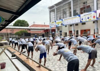 Dukung Rehabilitasi Sosial, Lapas Mojokerto Lakukan Pembinaan Jasmani Senam Pagi 57 WhatsApp Image 2026 01 21 at 08.40.241