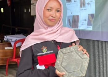 Circular Economy: Mahasiswa KKN Unhas 115 Olah Sampah Plastik Jadi Paving Blok di Desa Kampale 46 WhatsApp Image 2026 01 25 at 17.08.27