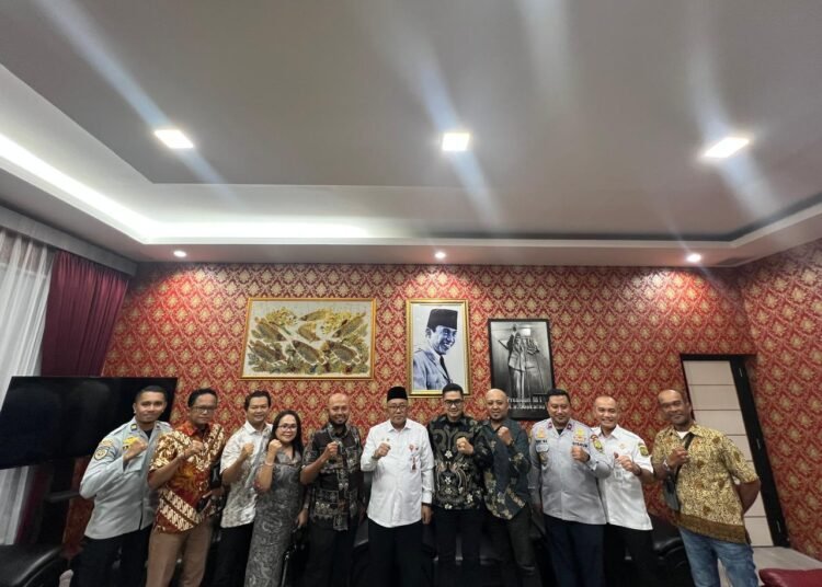 Digitalisasi Parkir Jadi Perhatian, PT MSM Tiga Matra Satria Bahas Tata Kelola Retribusi di Tanjungpinang 46 PT MSM Tiga Matra Satria Bersama INPAM Kunjungi Kediaman Wali Kota Tanjungpinang, Bahas Percepatan Digitalisasi Retribusi Parkir