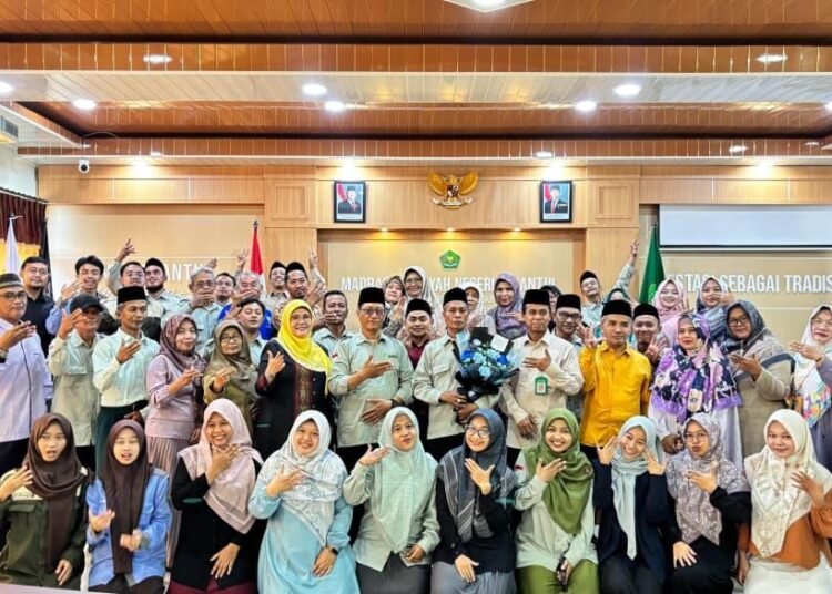 Kenangan yang Tak Pudar di Aula Madrasah, MAN 4 Bantul Lepas Pegawai Purna Tugas dengan Doa 46 WhatsApp Image 2026 01 30 at 15.54.25