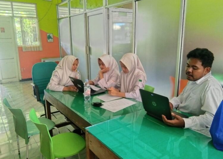 MTsN 6 Bantul Informatics Teacher Mentors Research Team in Proposal Preparation 46 d4b80bab 26e7 49c4 86f2 573484dec66c