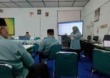 Awali Semester Genap Tahun Pelajaran 2025-2026: Waka Kurikulum MTsN 6 Bantul Paparkan Modul Ajar kepada Guru 51 dwi 2026 1 695769a9ed6415492e32c302