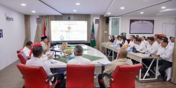 Menteri Nusron Ajak Pegawai Berkomitmen Bersama Tingkatkan Layanan Pertanahan 28 Menteri Nusron Ajak Pegawai Berkomitmen Bersama Tingkatkan Layanan Pertanahan