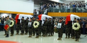 Penuh Duka & Penghormatan, KKP Lepas Tiga Korban Kecelakaan Pesawat ATR 42-500 ke Peristirahatan Terakhir