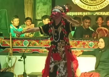 Dok : Salah satu rangkaian pentas seni budaya Tari Topeng yang ditampilkan dalam acara Buka Tutup Panggung 2025–2026 Sanggar Seni Gema Parachiyangan