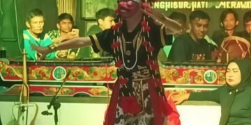 Dok : Salah satu rangkaian pentas seni budaya Tari Topeng yang ditampilkan dalam acara Buka Tutup Panggung 2025–2026 Sanggar Seni Gema Parachiyangan