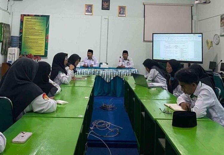MTsN 6 Bantul Gelar Rapat Koordinasi Tim Kreatif guna menyelaraskan sinergi Antar Setiap Tim 46 whatsapp image 2026 01 06 at 08 36 01 695c6b6734777c26da0fa3d2