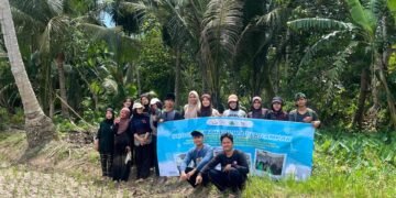 HIMAGRI FP UNIMAL Lakukan Cek pH Tanah Sawah Pada Lahan Demplot Padi Sawah Desa Pulo Iboih. Sumber: DOK.HIMAGRI FP UNIMAL