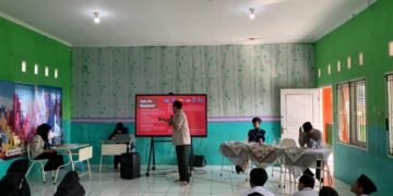 Penyampaian Materi Oleh Bapak Wahyu Hidayat S.H.,MH Sebagai Salah Satu Analis Bencana BPBD Prov Lampung.