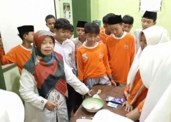 Antusias dan Kreatif, Siswa Kelas VIII B MTsN 6 Bantul Praktik Membuat Whipped Cream 50 7a56334a ed80 4fe0 a531 1f3e626f8566 6981a9c0ed641521c3574052