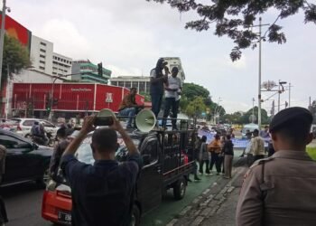Suasana Demo di Depan Kantor BGN (Sumber: Dokpri)
