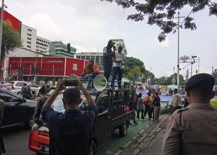 Laporan Kepala Badan Gizi Nasional Dinilai Tidak Sinkron dengan Data Penyerapan Anggaran MBG, Akibatnya Didemo 46 Suasana Demo di Depan Kantor BGN (Sumber: Dokpri)