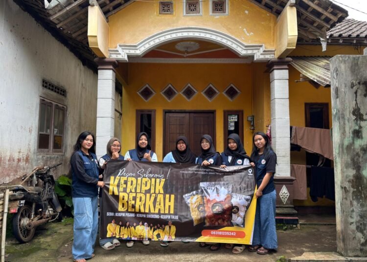 Penyerahan Benner ke Keripik "Berkah"