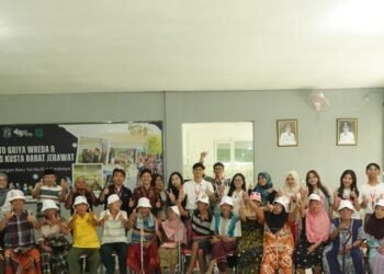 Berbagi Kehangatan di Bulan Ramadhan, Kejar Mimpi Komunitas Surabaya Gandeng UPTD Griya Wreda Jambangan Hadirkan Asmara 3.0 46 Sumber: Dokumentasi Tim Creative Media Kejar Mimpi Surabaya