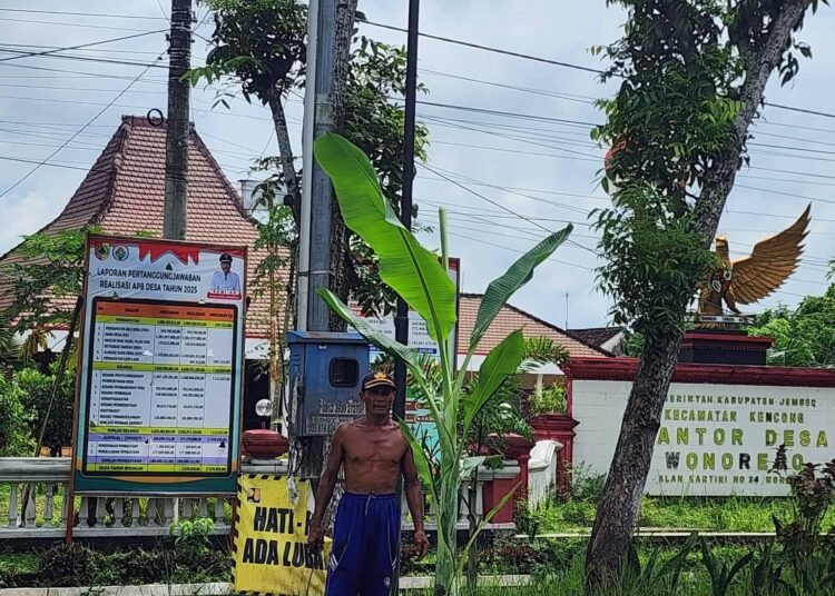 Kesal Tak Kunjung Diperbaiki, Warga Tanami Jalan Berlubang dengan Pohon Pisang 46 FB IMG 1771170488307