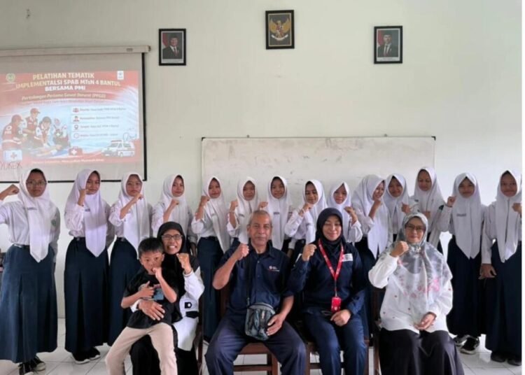 Implementasi SPAB, Kader PMR MTsN 4 Bantul Ikuti Pelatihan Pertolongan Pertama 46 Foto Gempa