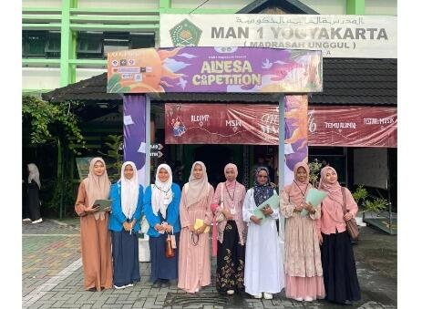 3. Dua Srikandi MTsN 4 Bantul Juara 1 Essay Competition ALCOMP 2026 46 Foto Hana 2