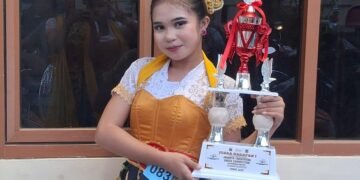 jakarta, Gadis cilik Aisah Nur Safitri, siswa [Nama Sekolah], berhasil meraih Juara Harapan 1 dalam Kompetisi Tari Tingkat Kota yang diadakan di bidang seni tari. Kompetisi ini diikuti oleh siswa-siswa dari berbagai sekolah di kota. Dengan penampilan yang memukau, Aisah Nur Safitri berhasil memikat hati juri dan penonton. Ia menampilkan tarian yang sangat ekspresif dan penuh energi, sehingga membuatnya menjadi salah satu peserta yang paling menonjol dalam kompetisi ini. " Saya sangat senang dan bangga bisa menjadi Juara Harapan 1 dalam kompetisi ini," kata Aisah Nur Safitri. "Saya ingin mengucapkan terima kasih kepada guru-guru dan keluarga saya yang telah mendukung saya sepanjang proses latihan." Prestasi ini diharapkan dapat menjadi motivasi bagi siswa-siswa lain untuk terus mengembangkan bakat mereka dan mencapai prestasi yang lebih tinggi