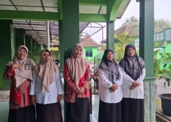 Sinergi Pagi di MTsN 6 Bantul: Tim Piket Selasa Sambut Kedatangan Siswa 60 MTsN 6 Bantul