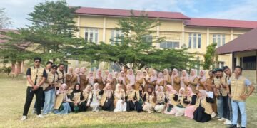 Mahasiswa KKN-PPM Unimal Kelompok 41 Mengikuti Kegiatan Upacara Hari Senin di SMPN 1 Samudera. Sumber: Dok.Mahasiswa KKN-PPM UNIMAL 41