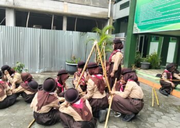 Latihan Rutin Bermakna dan Gembira, Pramuka MTsN 6 Bantul Kembangkan Kreativitas Lewat Pionering 46 MTsN 6 Bantul