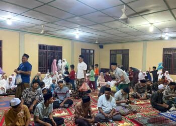 Mahasiswa KKN-PPM Unimal Kelompok 41 Mengikuti Kegiatan Malam Nisfu Sya'ban di Meunasah Keudee Blang Mee Pulo Klat, Kecamatan Samudera, Kabupaten Aceh Utara. Sumber: Dok.Mahasiswa KKN-PPM Unimal 41