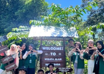 Meningkatkan Aksebilitas Wisata Mahasiswa KKN UNRAM DESA Aikmel Utara Lakukan Pemasangan Plang Wisata Alam Reban Saba 47 IMG 20260204 WA0015