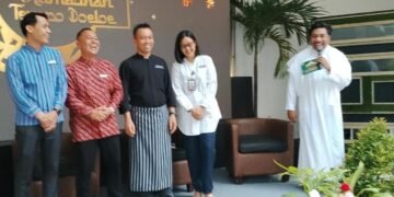 Dari kiri ke kanan, Public Relations Utami Amalina, Excecutive Chef Triono Ono, General Manager Agus Setyo Purnomo dan F&B Manager Eko Saputro dalam satu formasi memberikan sambutan dan informasi tentang event - event utama di Sahid Raya Hotel & Convention Yogyakarta (Yusuf)