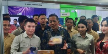 Menteri Koperasi Ferry Juliantono ketika memaparkan Program Koperasi Desa Merah Putih di JEC Yogyakarta (BoengDov)