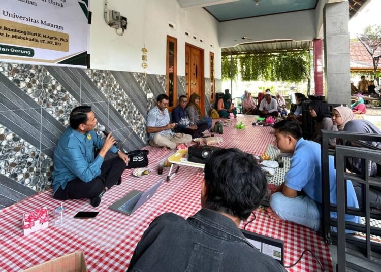 Optimalisasi Sistem Informasi Desa Jadi Fokus Program KKN PMD UNRAM di Desa Banyu Urip Gerung 46 IMG 20260209 WA0064 e1770648878248