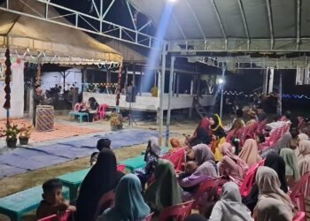 Suasana malam puncak Lomba Keterampilan dan Kreativitas Islami Anak yang diselenggarakan oleh KKN-PPM Unimal Kelompok 40 di Desa Tanjong Kleng, dihadiri Mahasiswa KKN-PPM Unimal Kelompok 41.
Sumber: Dok. Mahasiswa KKN-PPM Unimal 41