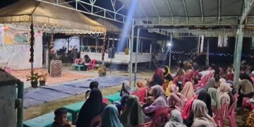 Suasana malam puncak Lomba Keterampilan dan Kreativitas Islami Anak yang diselenggarakan oleh KKN-PPM Unimal Kelompok 40 di Desa Tanjong Kleng, dihadiri Mahasiswa KKN-PPM Unimal Kelompok 41.
Sumber: Dok. Mahasiswa KKN-PPM Unimal 41