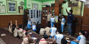 Suasana hari pertama pembelajaran robotik program Robotika untuk Negeri oleh Persatuan Robotika Seluruh Indonesia (PRSI) di SDN 01 Menteng, Jakarta Pusat, Rabu (11/2/2026). Para siswa tampak antusias mengikuti sesi pengenalan robotika dan kit pembelajaran.