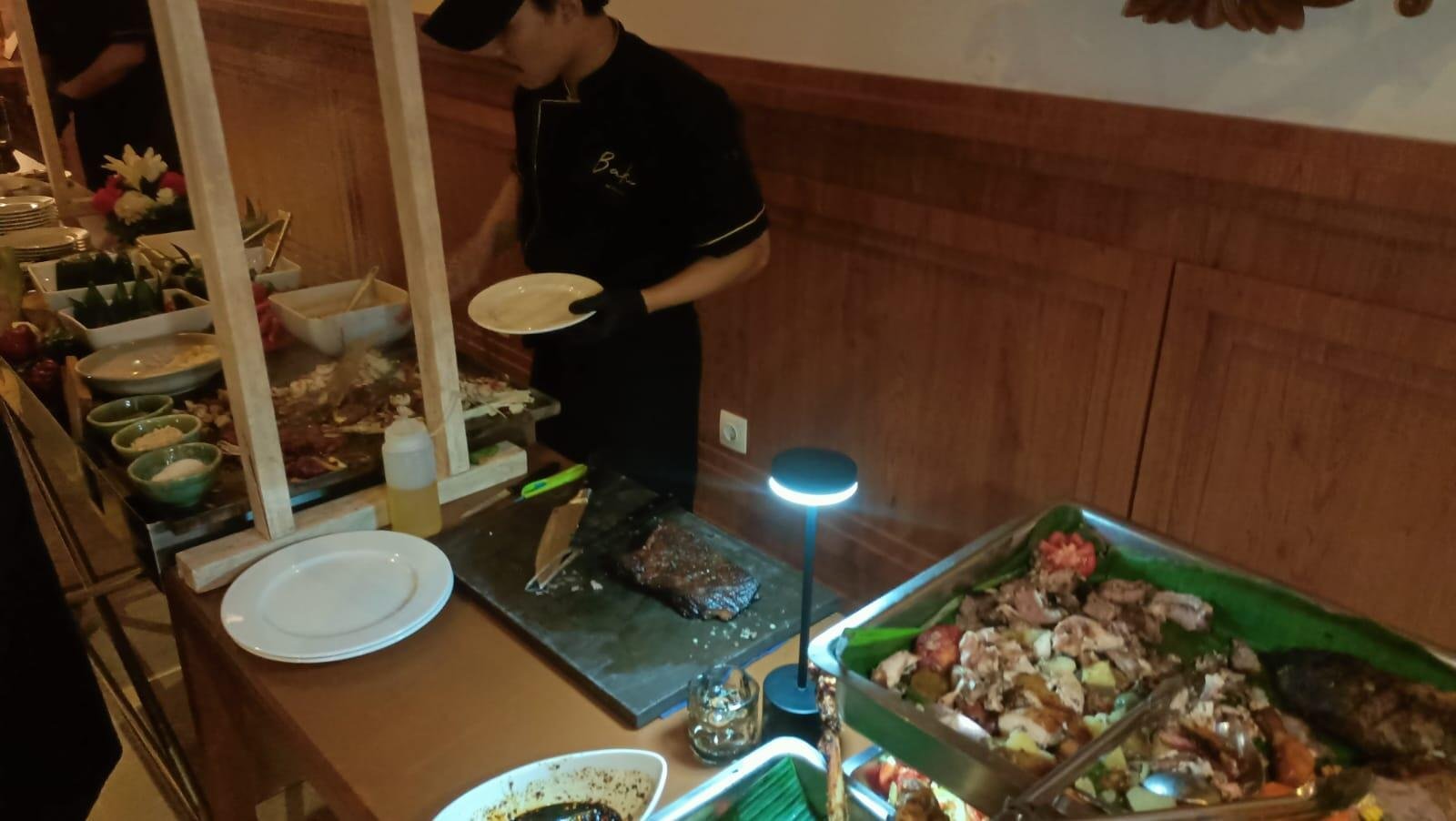 Beef Roasted dan Duck Roasted yang disajikan live cook dari Chef ( Yusuf)