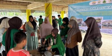 HIMAGRI FP UNIMAL  Bersama Masyarakat  Pulo Iboih Melaksanakan Kegiatan Pelatihan dan Praktik Langsung Pengolahan Produk Bernilai Ekonomi. Sumber: Dok.HIMAGRI FP UNIMAL.