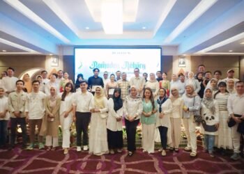 Klien dan Manajemen Platinum Adisucipto Hotel Yogyakarta ketika foto bersama dalam acara Corporate dan Media Gathering (Doc. Platinum)