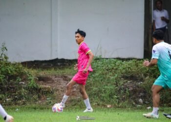 Mahasiswa UNNES Akhmad Lutfi Raih Prestasi di Liga 3 Jawa Tengah Lewat Hobi Sepak Bola 46 IMG 20260217 WA0023