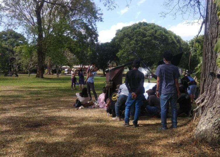 Proses shooting suatu film yang melibatkan extras di Candi Prambanan Yogyakarta (Yusuf)