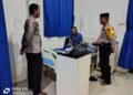 Warga Dirawat, Polisi Barru Datang Bawa Semangat