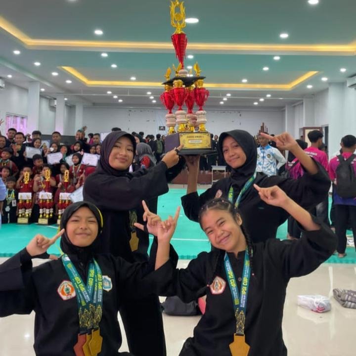 Usai Sapu Bersih Medali, SanTung Fighter Gelar Buka Bersama dan Tebar Takjil untuk Warga Lamongan 47 SanTung Fighter