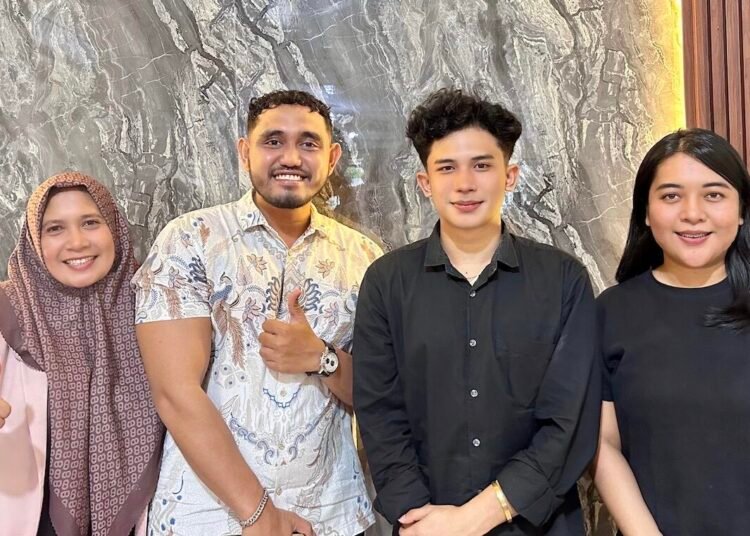 Kulineran di Pekanbaru, Selebgram Habib HDW Kepergok Cicipi Mie Sagu Legendaris Bu Tuti! 46 Kulineran di Pekanbaru, Selebgram Habib HDW Kepergok Cicipi Mie Sagu Legendaris Bu Tuti