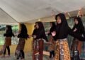 Lewat Pentas Seni, UNNES GIAT 15 Ajak Siswa SDN Dologan Bangga Budaya Indonesia 47 Siswa Tampil Pensi SDN Dologan