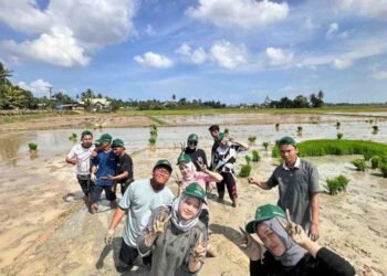 Pemulihan Ekonomi Berbasis Pemberdayaan Masyarakat oleh Mahasiswa KKN Pasca Bencana Banjir 46 IMG 6840 1