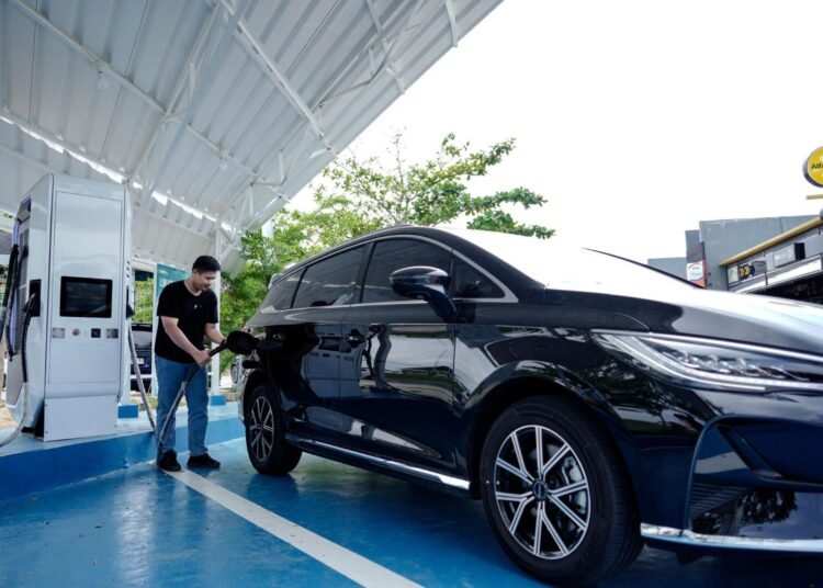 PLN Operasikan 4.655 SPKLU Sepanjang 2025 Permudah Mobilitas Kendaraan Listrik 46 SPKLU